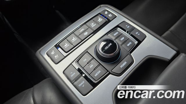 Genesis G80 2018 — photo 23
