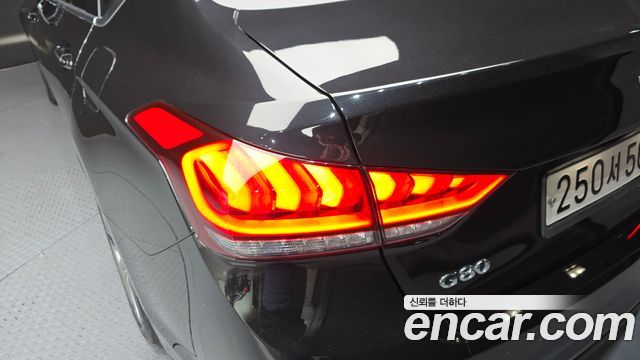 Genesis G80 2018 — photo 9