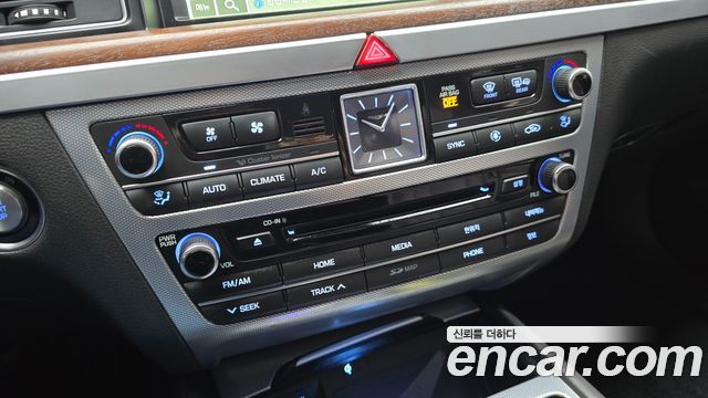 Genesis G80 2018 — photo 32