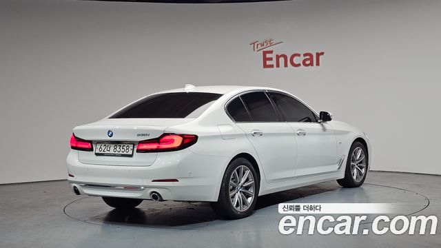 BMW 5-Series 2018 — photo 2
