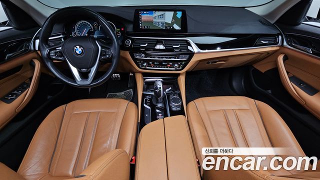 BMW 5-Series 2018 — photo 10