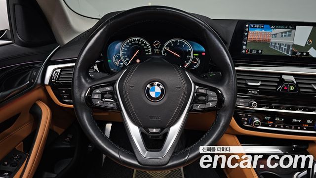BMW 5-Series 2018 — photo 18