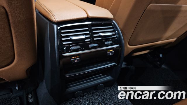BMW 5-Series 2018 — photo 25