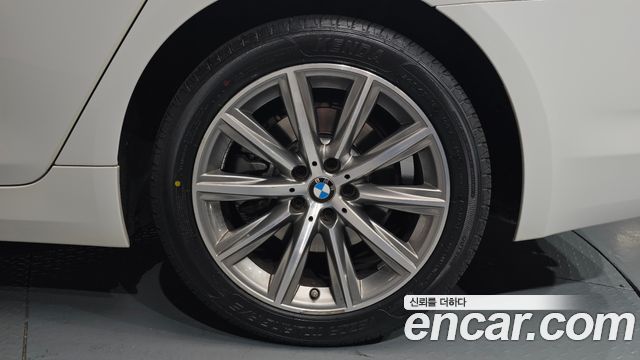 BMW 5-Series 2018 — photo 7