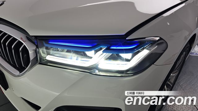 BMW 5-Series 2018 — photo 8
