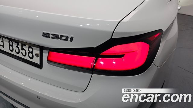 BMW 5-Series 2018 — photo 9