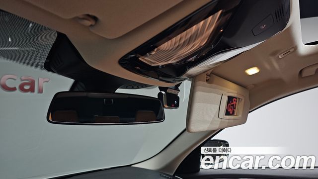 BMW 5-Series 2018 — photo 27