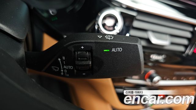 BMW 5-Series 2018 — photo 28