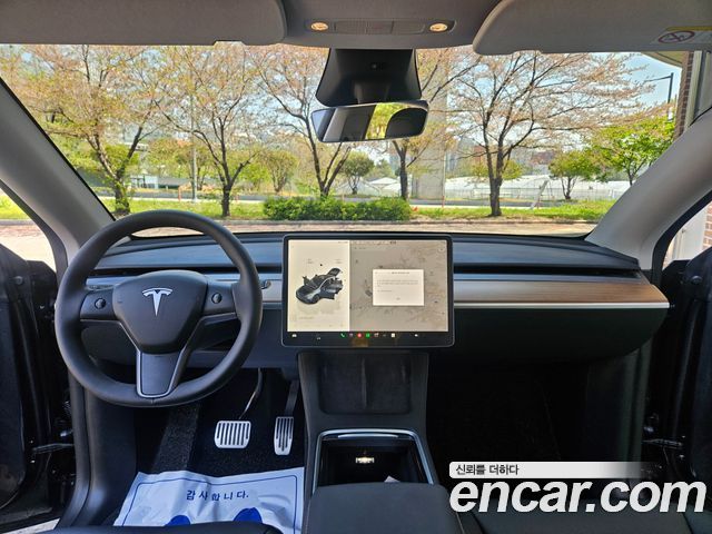 Tesla Model Y 2025 — photo 10