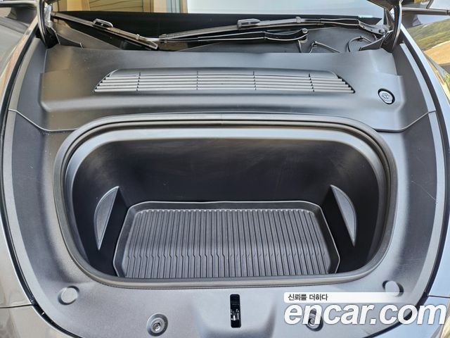 Tesla Model Y 2025 — photo 12