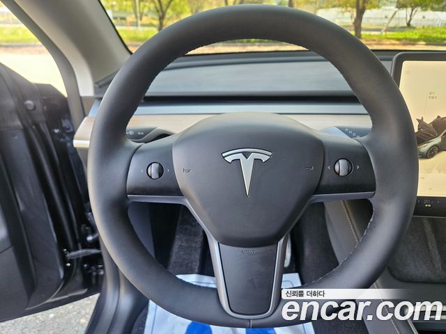 Tesla Model Y 2025 — photo 15