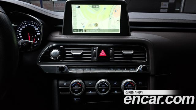 Genesis G70 2018 — photo 19