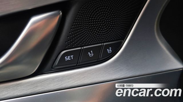 Genesis G70 2018 — photo 28