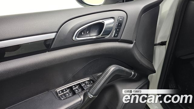 Porsche Cayenne 2013 — photo 12