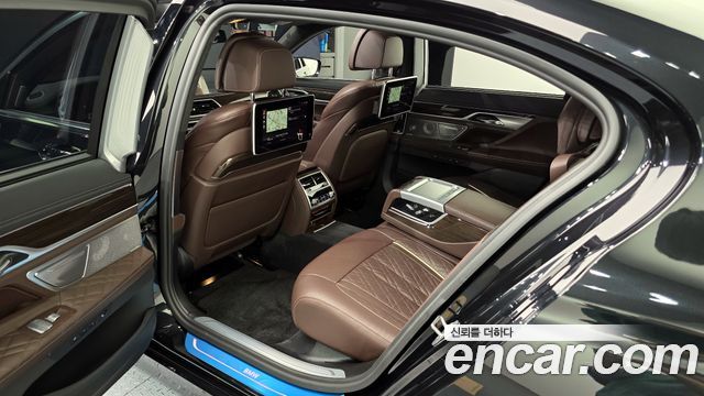 BMW 7-Series 2022 — photo 17