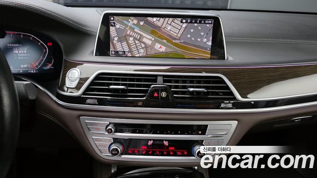 BMW 7-Series 2022 — photo 24