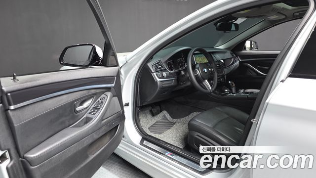 BMW 5-Series 2016 — photo 10