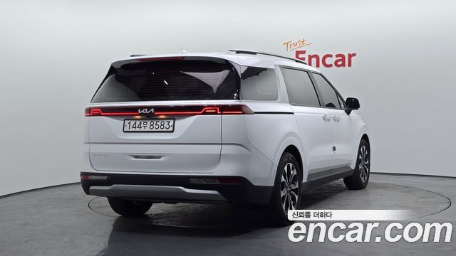 Kia Canival 2023 — photo 2