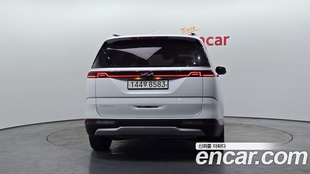 Kia Canival 2023 — photo 4