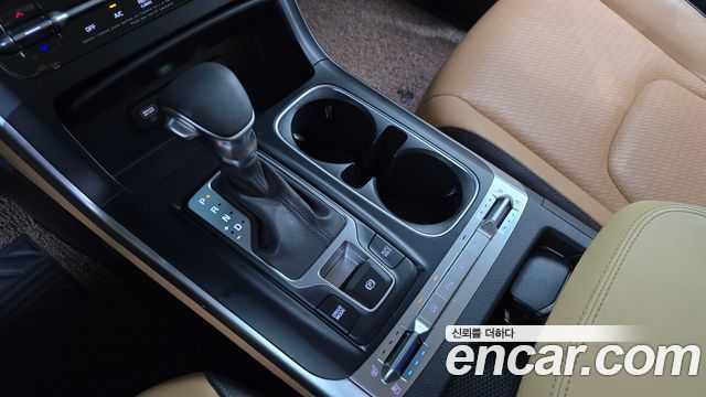 Kia Canival 2023 — photo 12