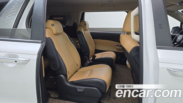 Kia Canival 2023 — photo 17