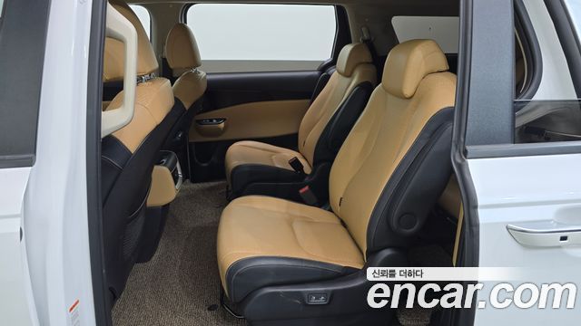 Kia Canival 2023 — photo 18