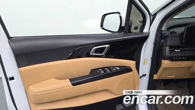 Kia Canival 2023 — photo 14