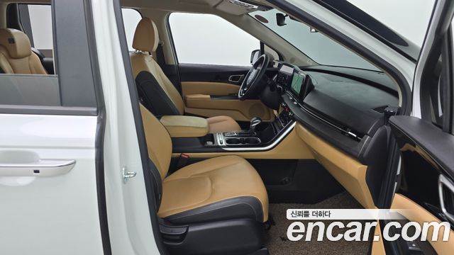 Kia Canival 2023 — photo 16