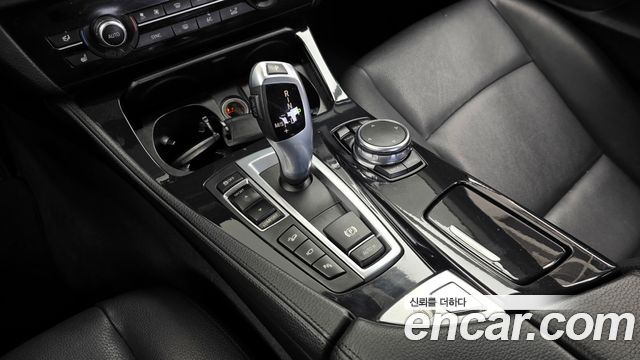 BMW 5-Series 2016 — photo 9