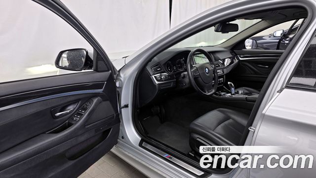 BMW 5-Series 2016 — photo 10