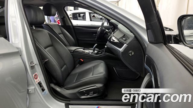 BMW 5-Series 2016 — photo 11