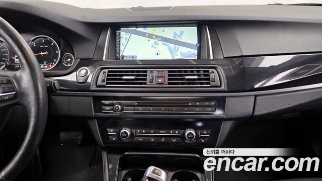 BMW 5-Series 2016 — photo 14