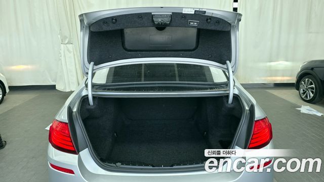 BMW 5-Series 2016 — photo 20