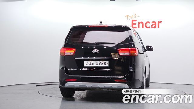 Kia Canival 2016 — photo 4