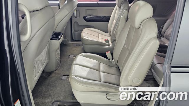 Kia Canival 2016 — photo 11