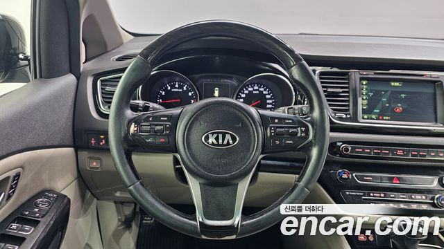 Kia Canival 2016 — photo 14