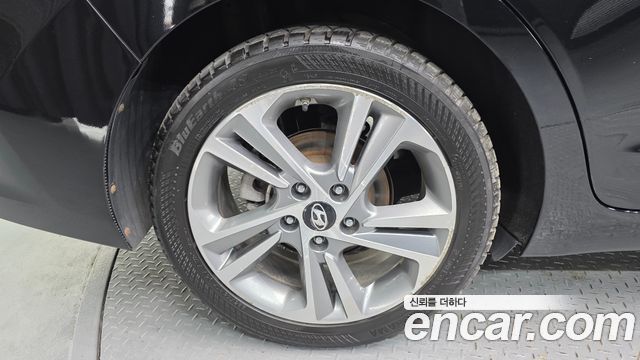 Hyundai AVANTE 2018 — photo 5