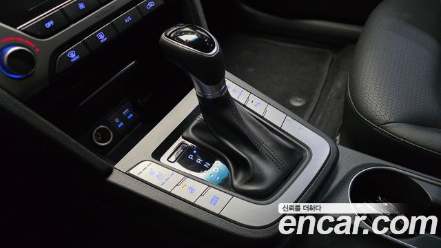 Hyundai AVANTE 2018 — photo 9