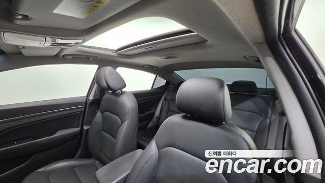 Hyundai AVANTE 2018 — photo 11
