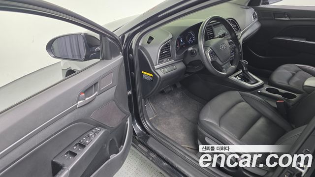 Hyundai AVANTE 2018 — photo 12