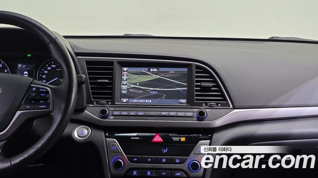 Hyundai AVANTE 2018 — photo 14