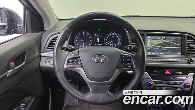 Hyundai AVANTE 2018 — photo 16