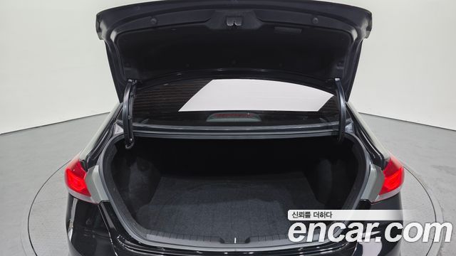 Hyundai AVANTE 2018 — photo 20