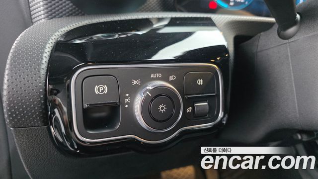 Mercedes-Benz A-Class 2021 — photo 13