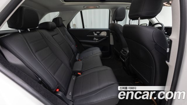 Mercedes-Benz GLE-Class 2025 — photo 10