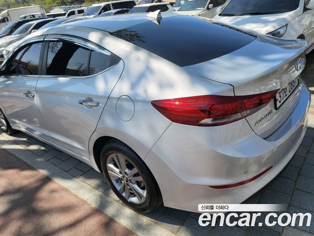 Hyundai AVANTE 2018 — photo 2