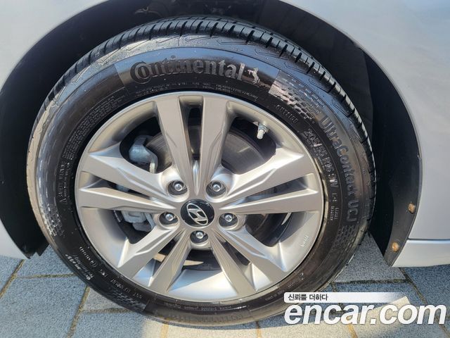 Hyundai AVANTE 2018 — photo 5