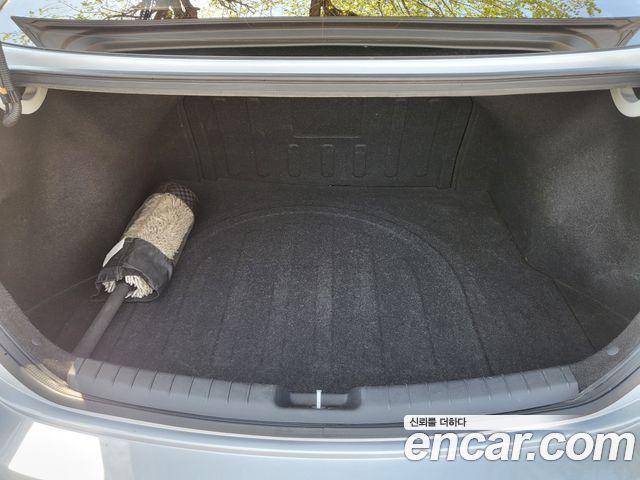Hyundai AVANTE 2018 — photo 18