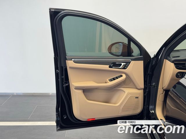 Porsche Macan 2022 — photo 7
