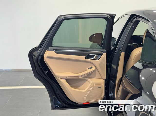 Porsche Macan 2022 — photo 8